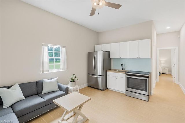 1960 Moulder DR, Naples, FL 34120