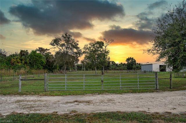 1960 Moulder DR, Naples, FL 34120