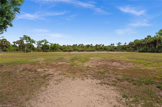 1960 Moulder DR, Naples, FL 34120