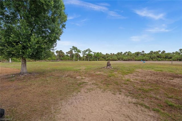 1960 Moulder DR, Naples, FL 34120