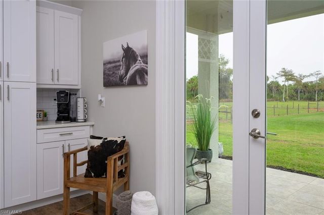 1960 Moulder DR, Naples, FL 34120