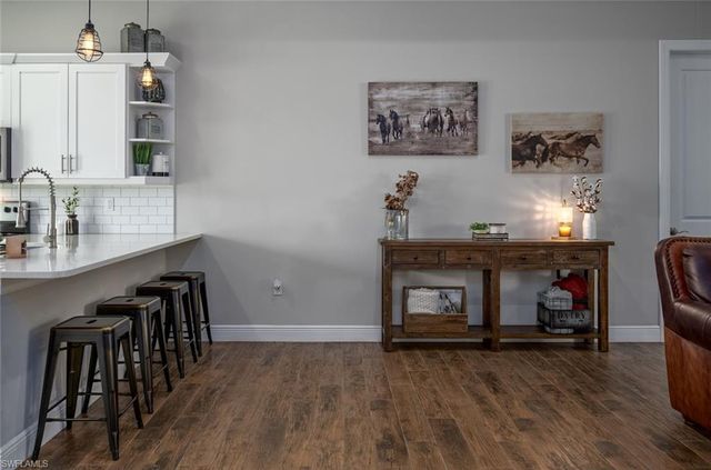 1960 Moulder DR, Naples, FL 34120