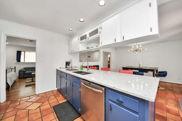 5139 Beechnut Street, Houston, TX 77096