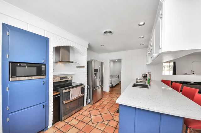 5139 Beechnut Street, Houston, TX 77096