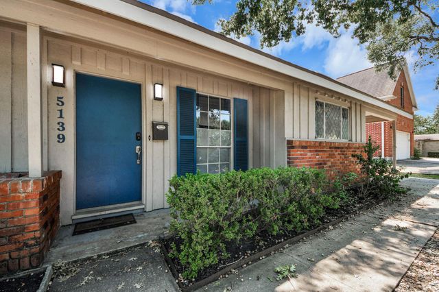 5139 Beechnut Street, Houston, TX 77096