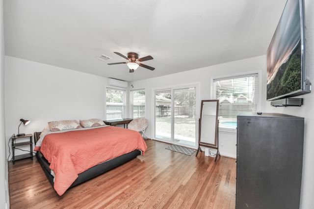 5139 Beechnut Street, Houston, TX 77096