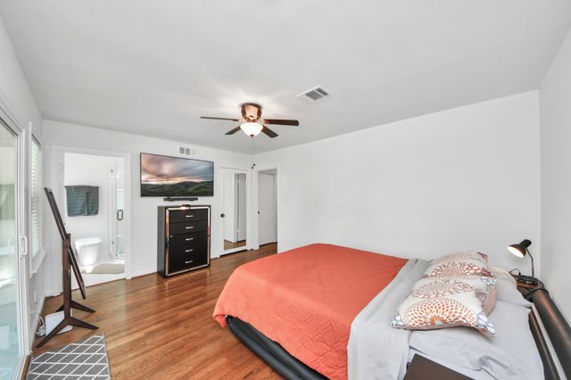 5139 Beechnut Street, Houston, TX 77096