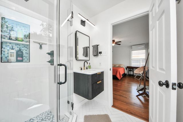 5139 Beechnut Street, Houston, TX 77096