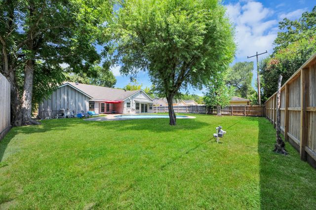5139 Beechnut Street, Houston, TX 77096