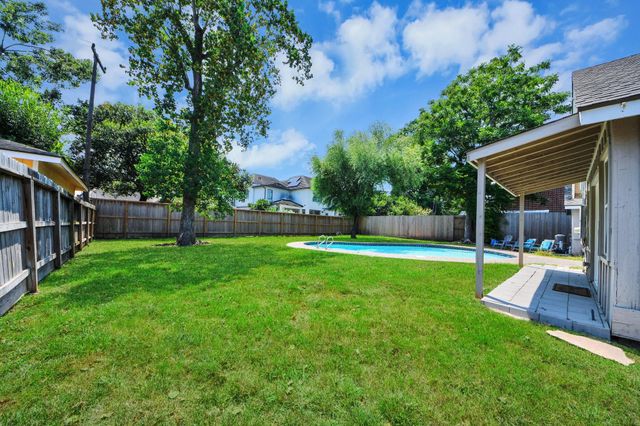 5139 Beechnut Street, Houston, TX 77096