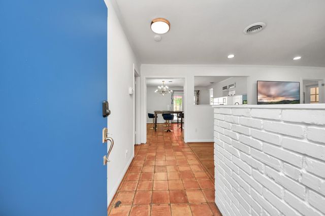 5139 Beechnut Street, Houston, TX 77096