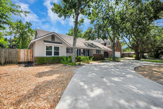 5139 Beechnut Street, Houston, TX 77096