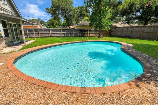 5139 Beechnut Street, Houston, TX 77096