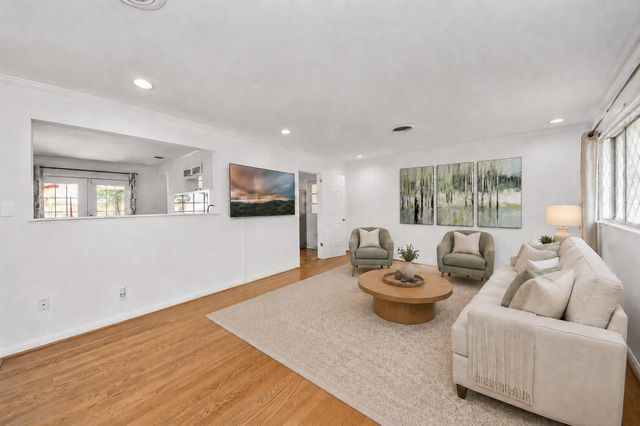 5139 Beechnut Street, Houston, TX 77096