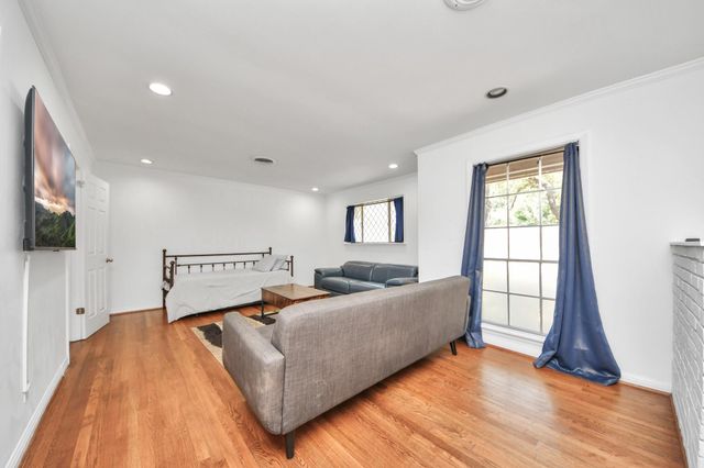 5139 Beechnut Street, Houston, TX 77096