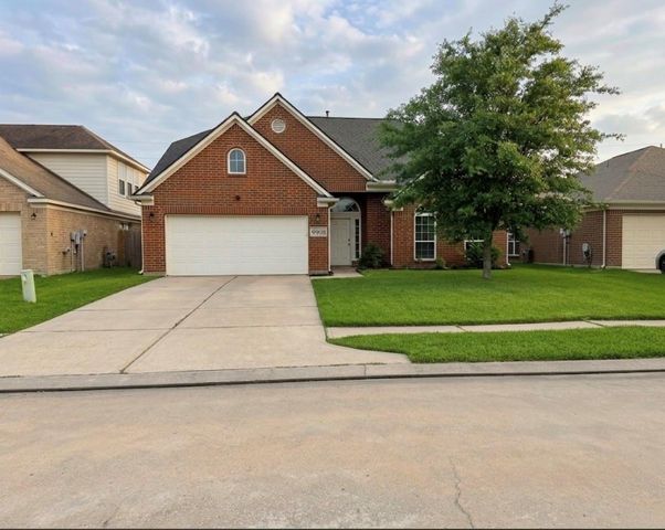 9908 Climbing Tree Street, Conroe, TX 77385