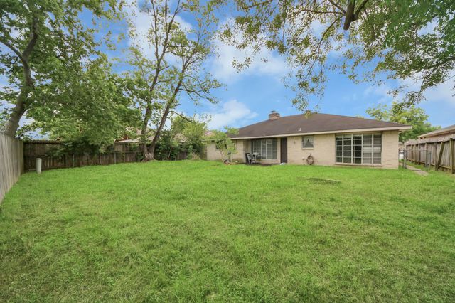 351 San Fernando Drive, Houston, TX 77060