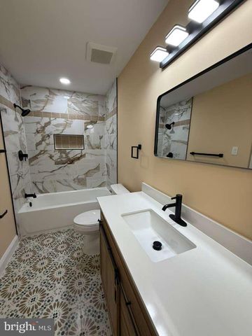 5 REDCAR CT, Waldorf, MD 20602