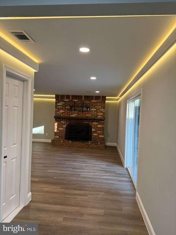 5 REDCAR CT, Waldorf, MD 20602