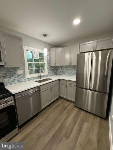 5 REDCAR CT, Waldorf, MD 20602