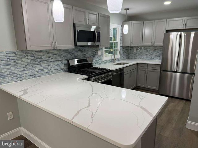 5 REDCAR CT, Waldorf, MD 20602