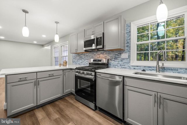 5 REDCAR CT, Waldorf, MD 20602