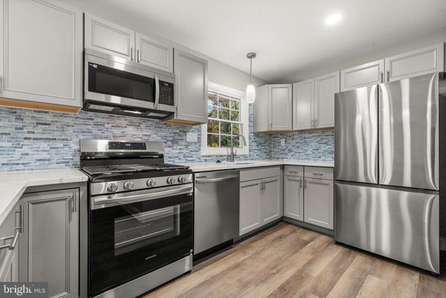 5 REDCAR CT, Waldorf, MD 20602