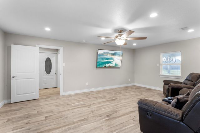 13800 6th Street, Santa Fe, TX 77517