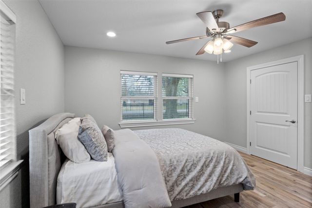 13800 6th Street, Santa Fe, TX 77517