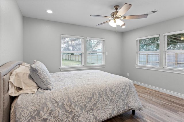 13800 6th Street, Santa Fe, TX 77517