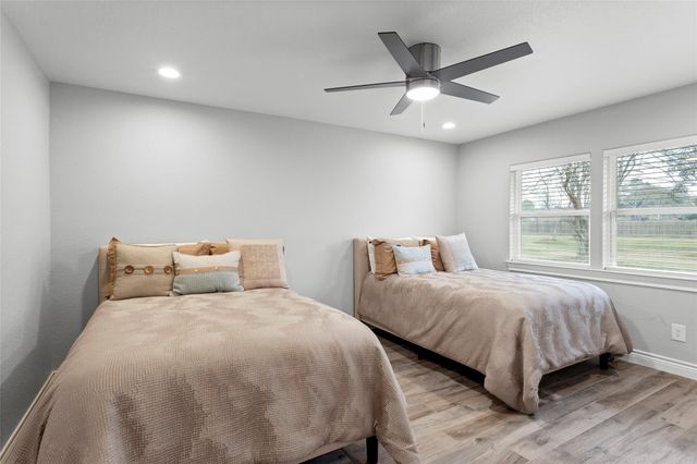 13800 6th Street, Santa Fe, TX 77517