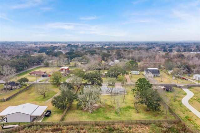 13800 6th Street, Santa Fe, TX 77517