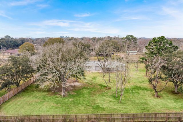 13800 6th Street, Santa Fe, TX 77517