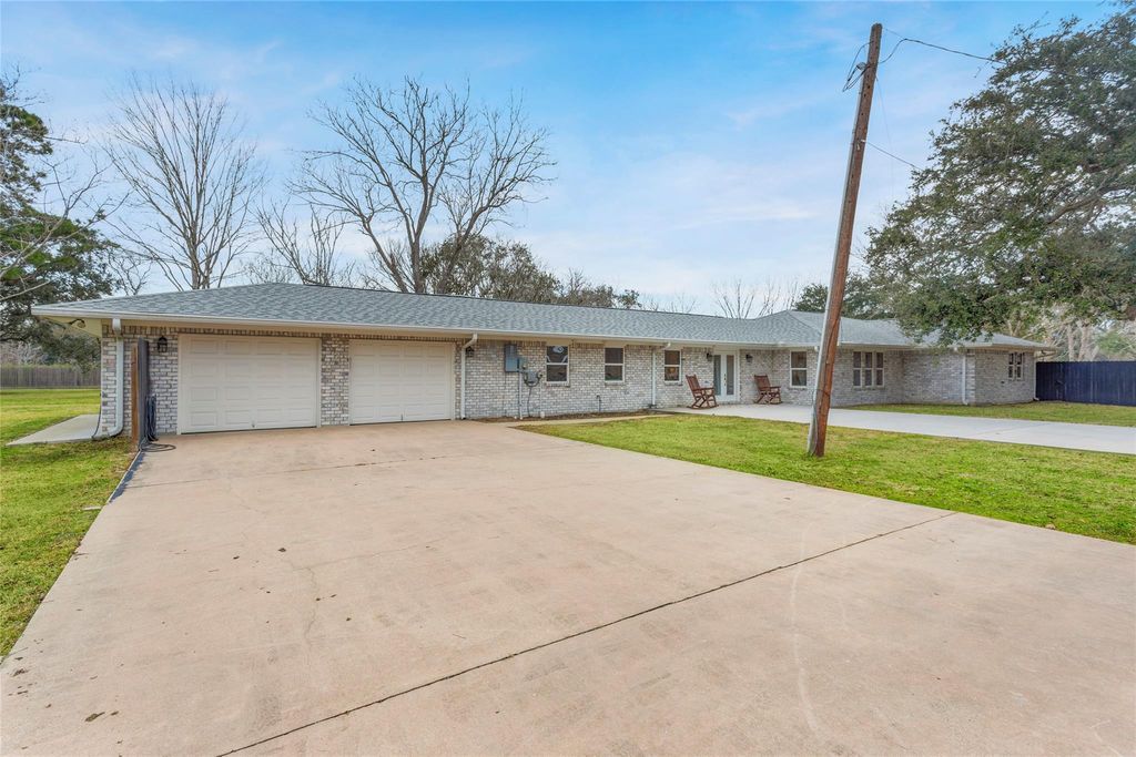 13800 6th Street, Santa Fe, TX 77517