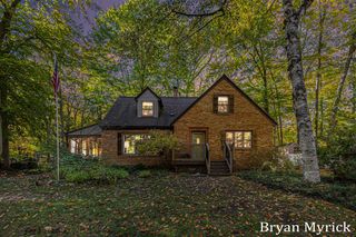 324 Marquette Avenue, Holland, MI 49424