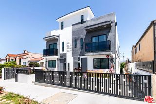 4615 St Charles Place 3/4, Los Angeles, CA 90019