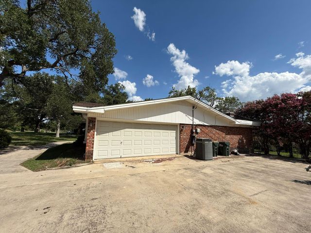 209 W Mimosa CIR W, San Marcos, TX 78666