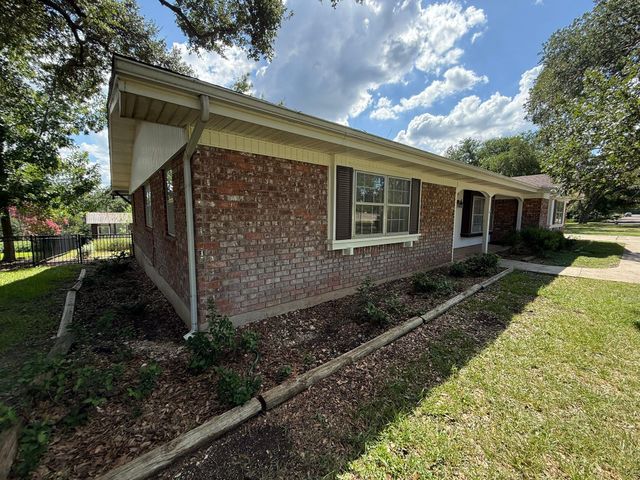 209 W Mimosa CIR W, San Marcos, TX 78666