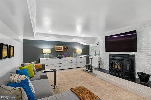 322 EAGLE HILL RD, Pasadena, MD 21122