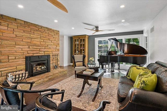 322 EAGLE HILL RD, Pasadena, MD 21122