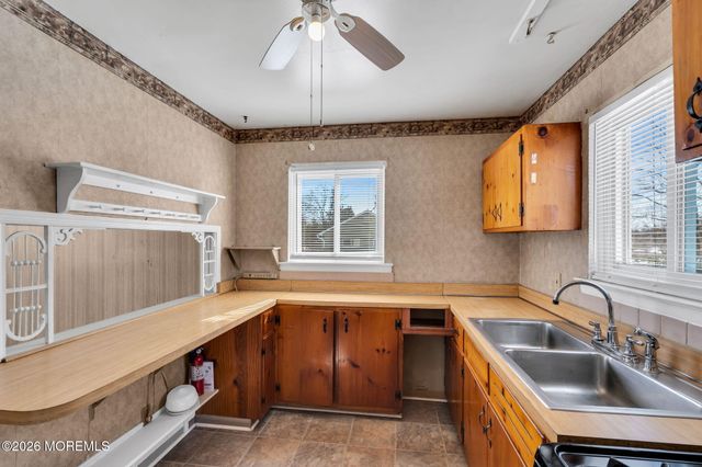 9 Spruce Road, Howell, NJ 07731