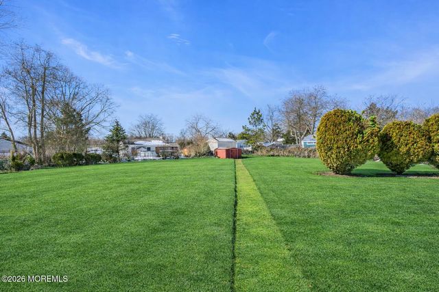 9 Spruce Road, Howell, NJ 07731