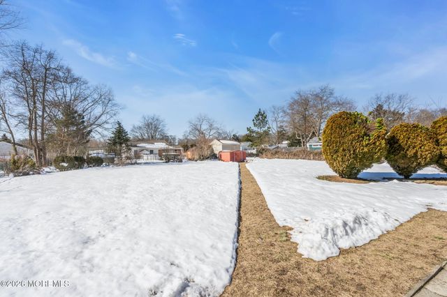 9 Spruce Road, Howell, NJ 07731