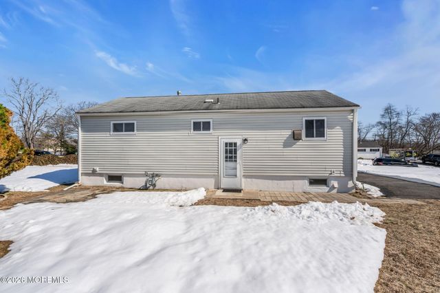 9 Spruce Road, Howell, NJ 07731