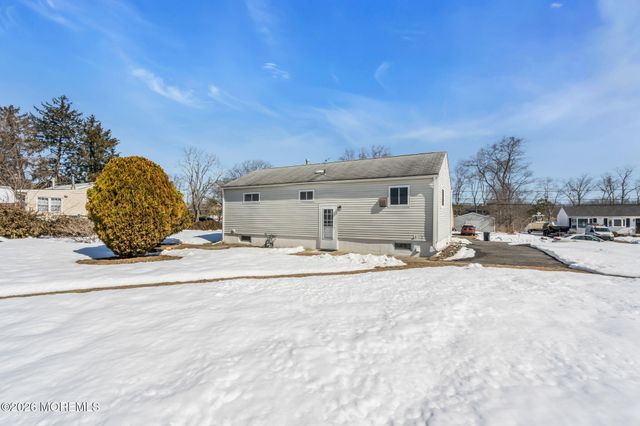 9 Spruce Road, Howell, NJ 07731