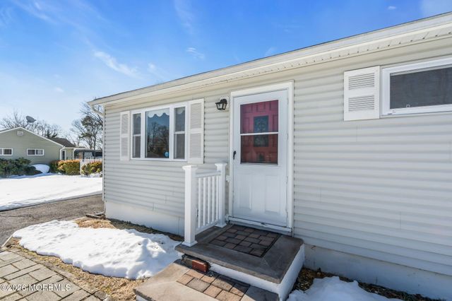 9 Spruce Road, Howell, NJ 07731