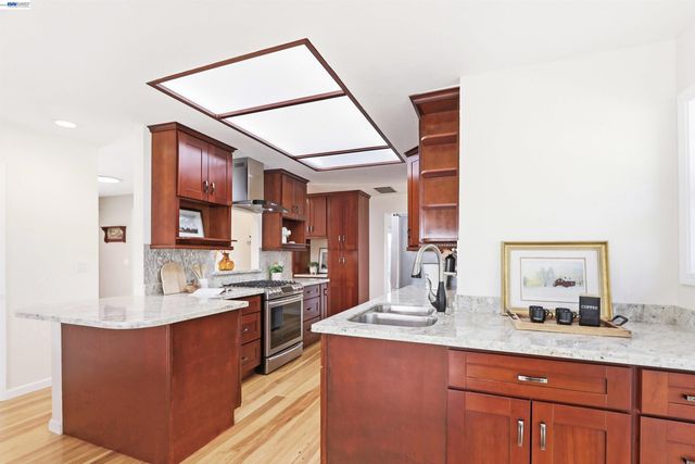 35234 Cornish Dr, Fremont, CA 94536