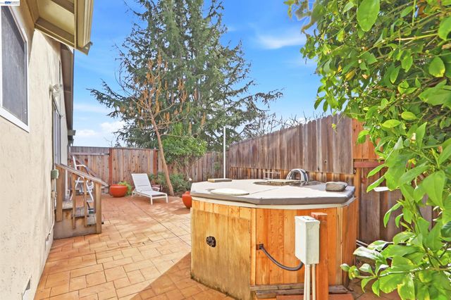 35234 Cornish Dr, Fremont, CA 94536