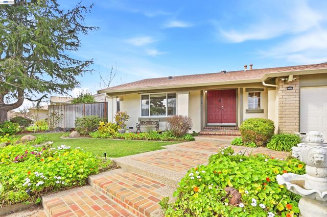 35234 Cornish Dr, Fremont, CA 94536