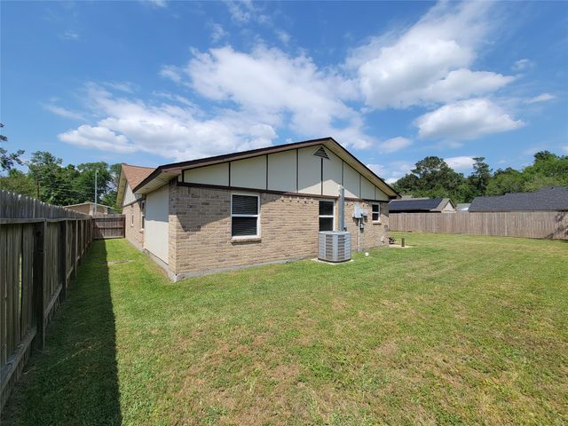 5822 Evening Shadows Lane, Spring, TX 77373